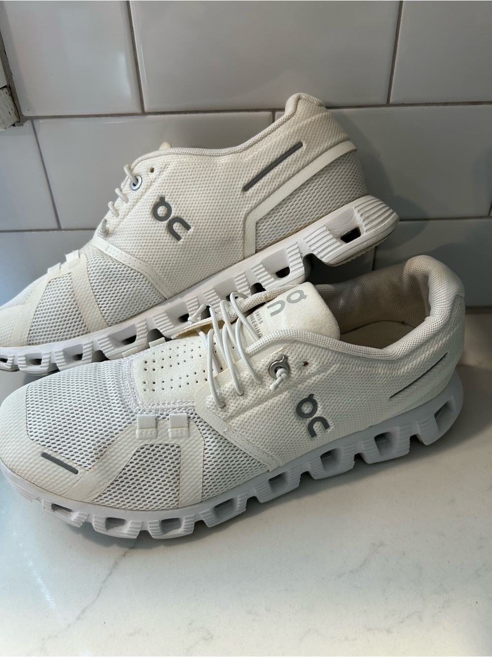 On cloud shoes - Picture 6 of 8